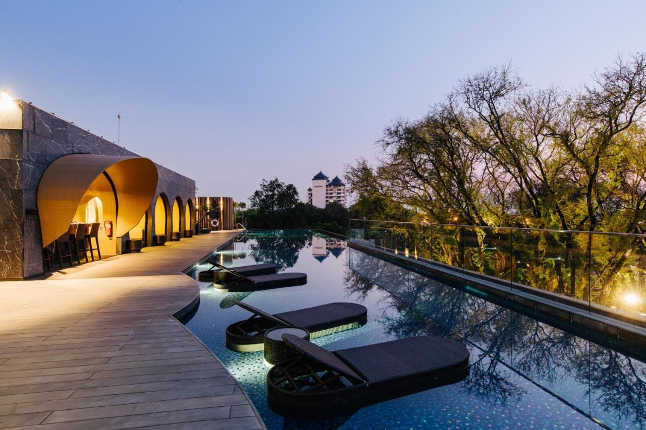 Cross Chiang Mai Riverside Exterior photo